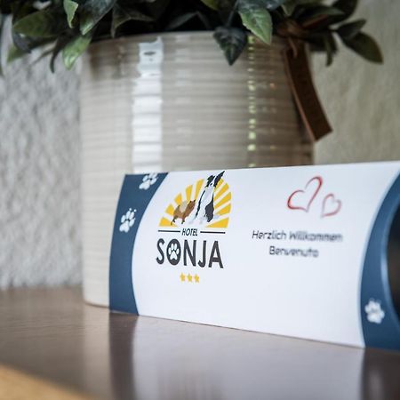 Hotel Sonja Cadipietra Eksteriør bilde